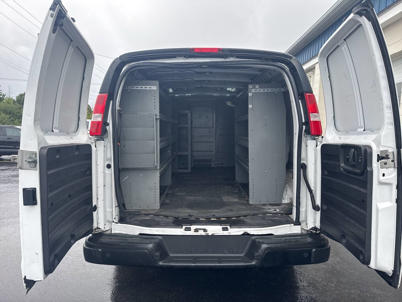 Used 2020 Chevrolet Express 2500 2500 3dr Extended Cargo Van w/ Safety Package image 9