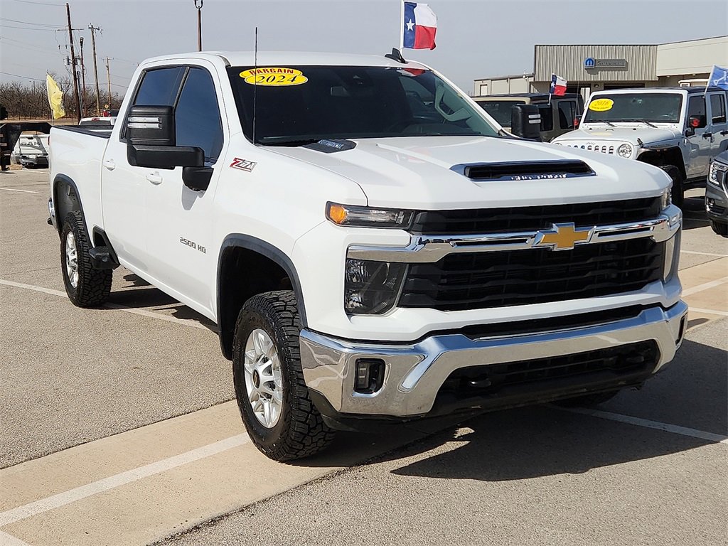 Used 2024 Chevrolet Silverado 2500 LT w/ Convenience Package image 6
