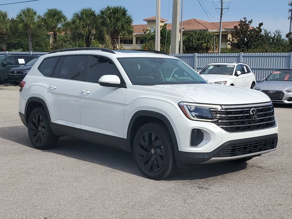 Certified 2024 Volkswagen Atlas SE w/ Panoramic Sunroof Package FWD image 2