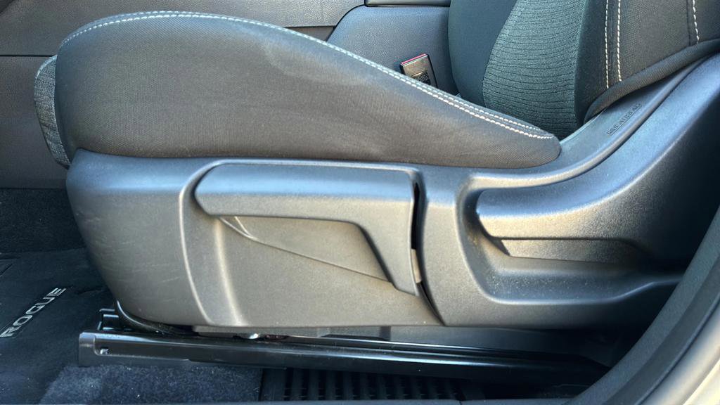 Used 2022 Nissan Rogue S image 29