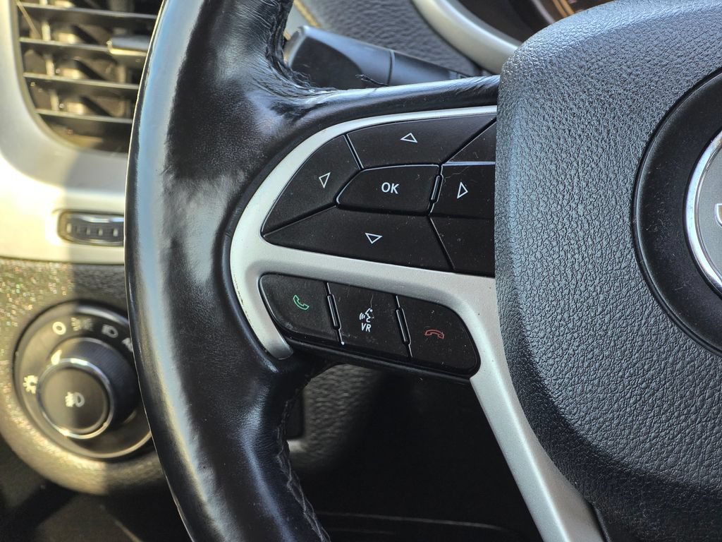 Used 2018 Jeep Cherokee Trailhawk AWD/4WD image 19