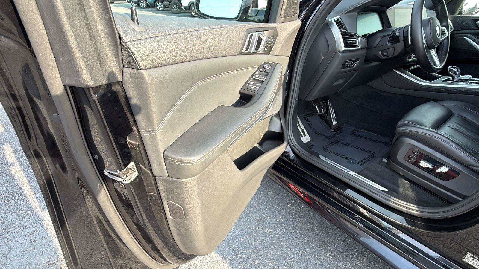 Used 2022 BMW X5 sDrive40i w/ M Sport Package RWD image 15