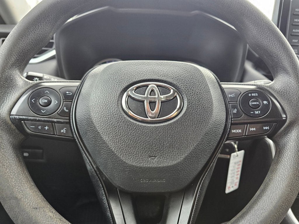 Used 2021 Toyota RAV4 LE image 3