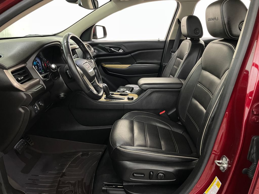 Certified 2018 GMC Acadia Denali w/ Technology Package AWD/4WD image 9