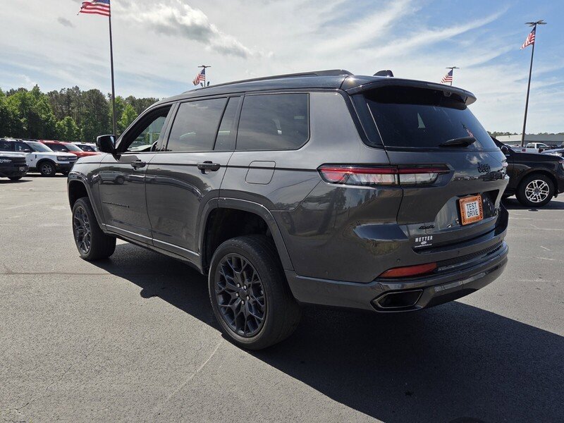 Used 2023 Jeep Grand Cherokee L Summit w/ Advanced Protech Group IV AWD/4WD image 9