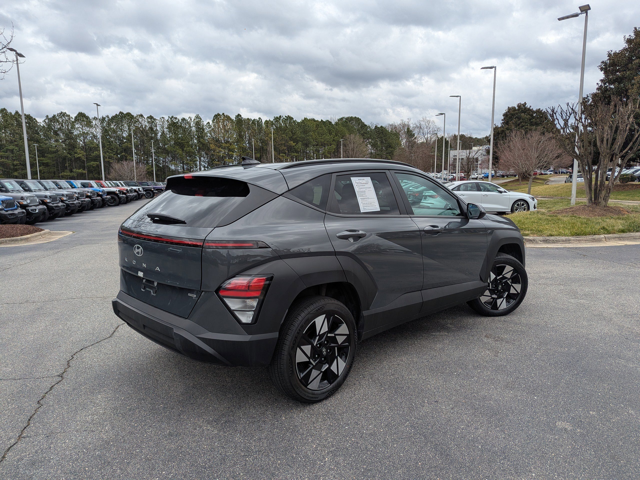 Used 2025 Hyundai Kona SEL image 5