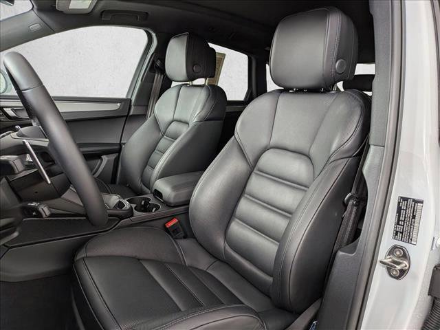 Certified 2025 Porsche Macan AWD/4WD image 5