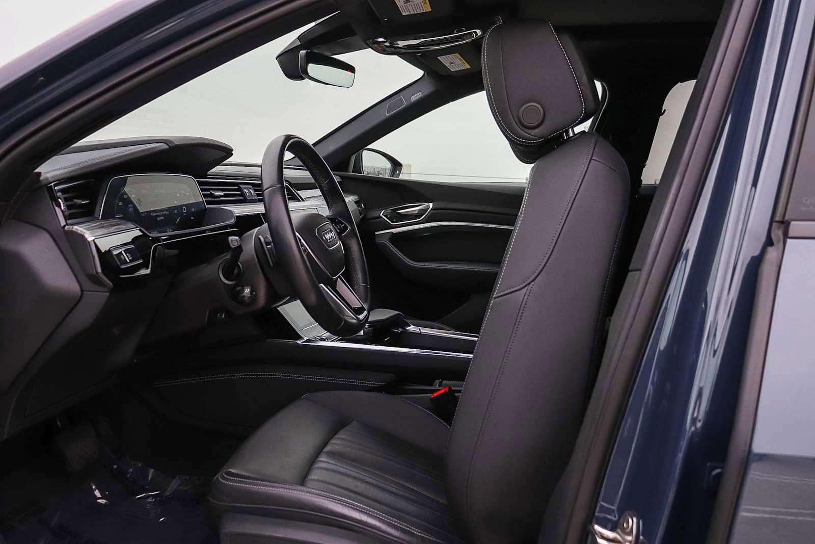 Used 2024 Audi Q8 e-tron Premium Plus w/ Premium Plus Package AWD/4WD image 24