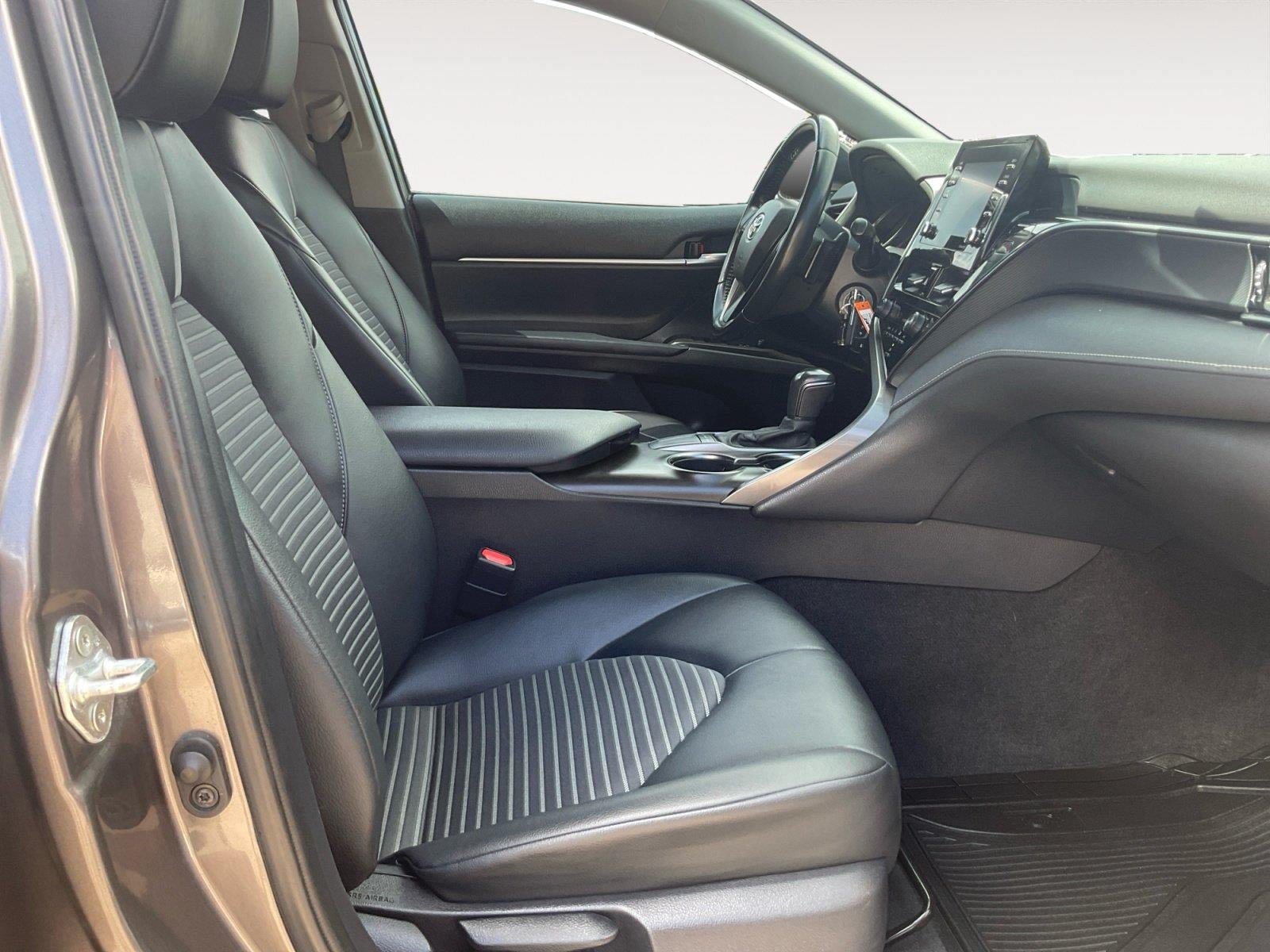 Used 2022 Toyota Camry SE FWD image 15