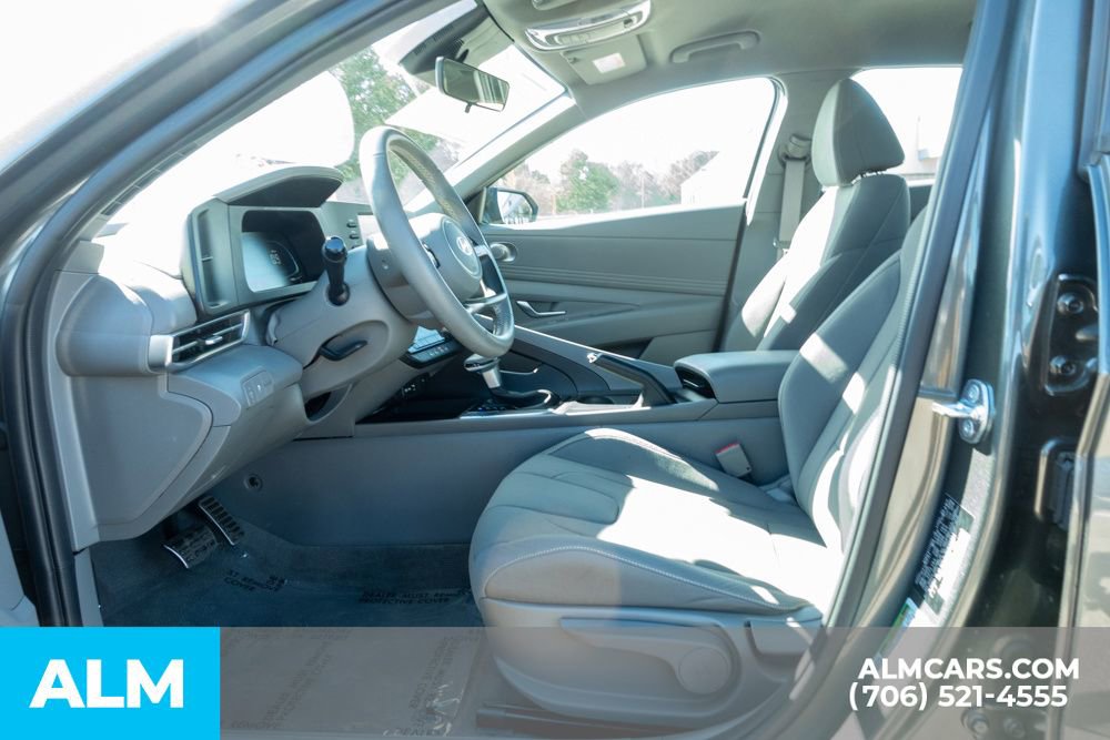 Used 2025 Hyundai Elantra Sport FWD image 17