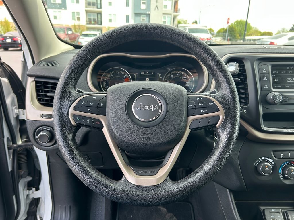 Used 2016 Jeep Cherokee Sport FWD image 20