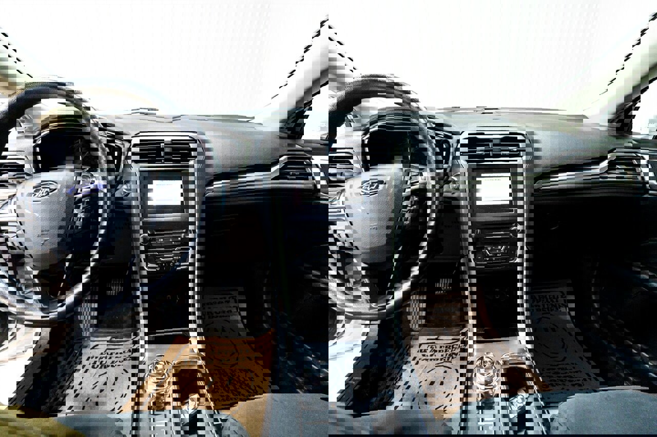 Used 2017 Ford Fusion SE w/ Fusion SE Technology Package image 13