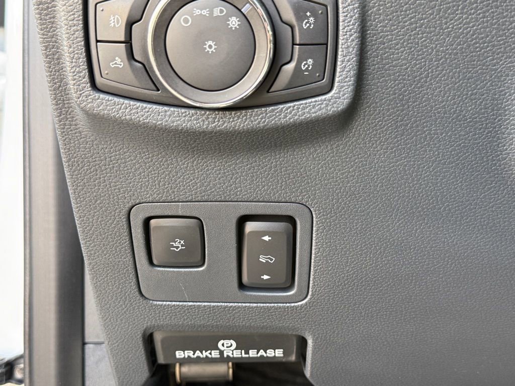 Used 2022 Ford F350 Lariat w/ Tremor Off-Road Package image 36
