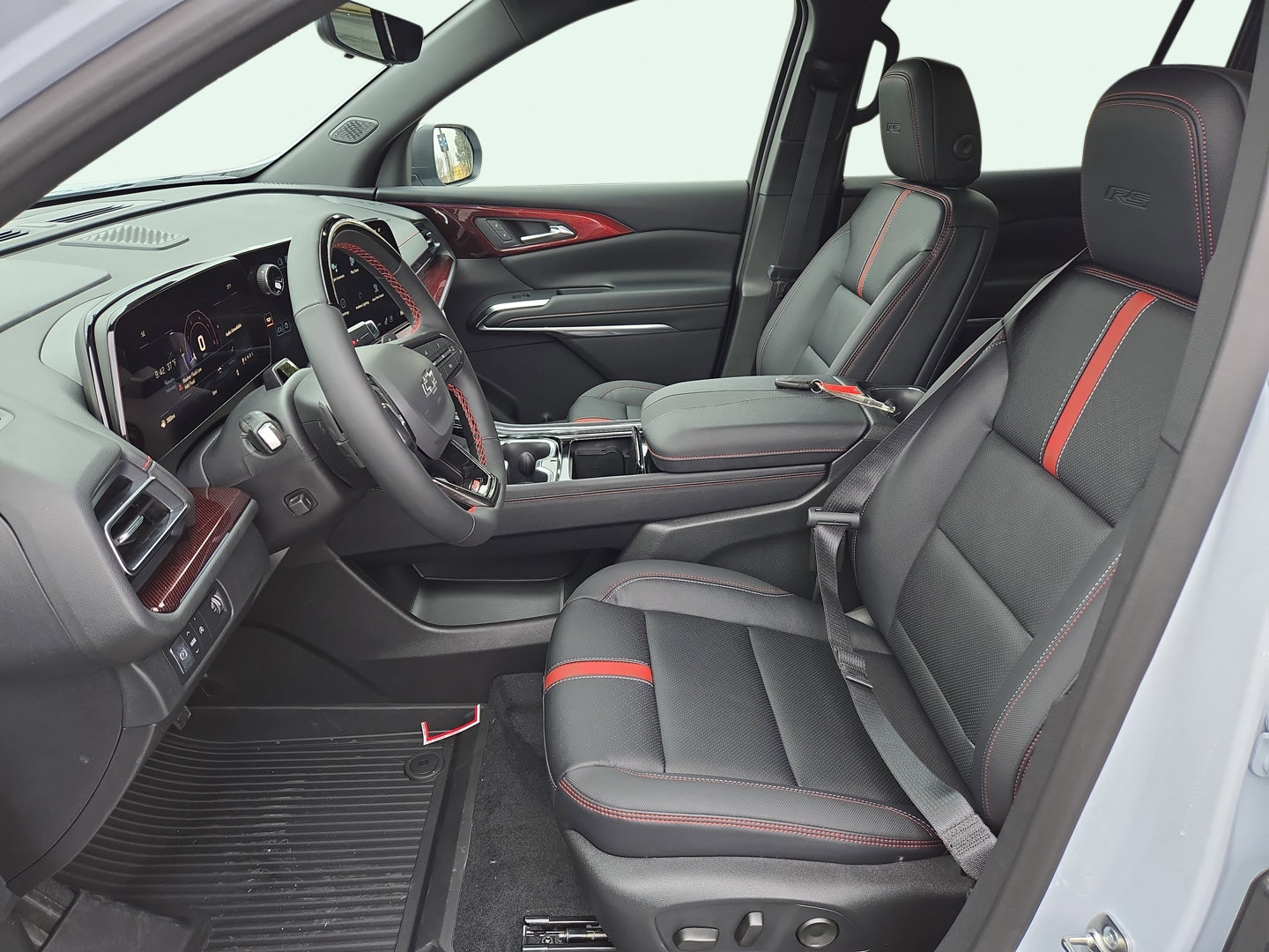 New 2026 Chevrolet Traverse RS w/ LPO, Floor Liner Package FWD image 13