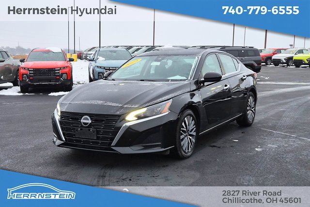 Used 2023 Nissan Altima 2.5 SV image 3