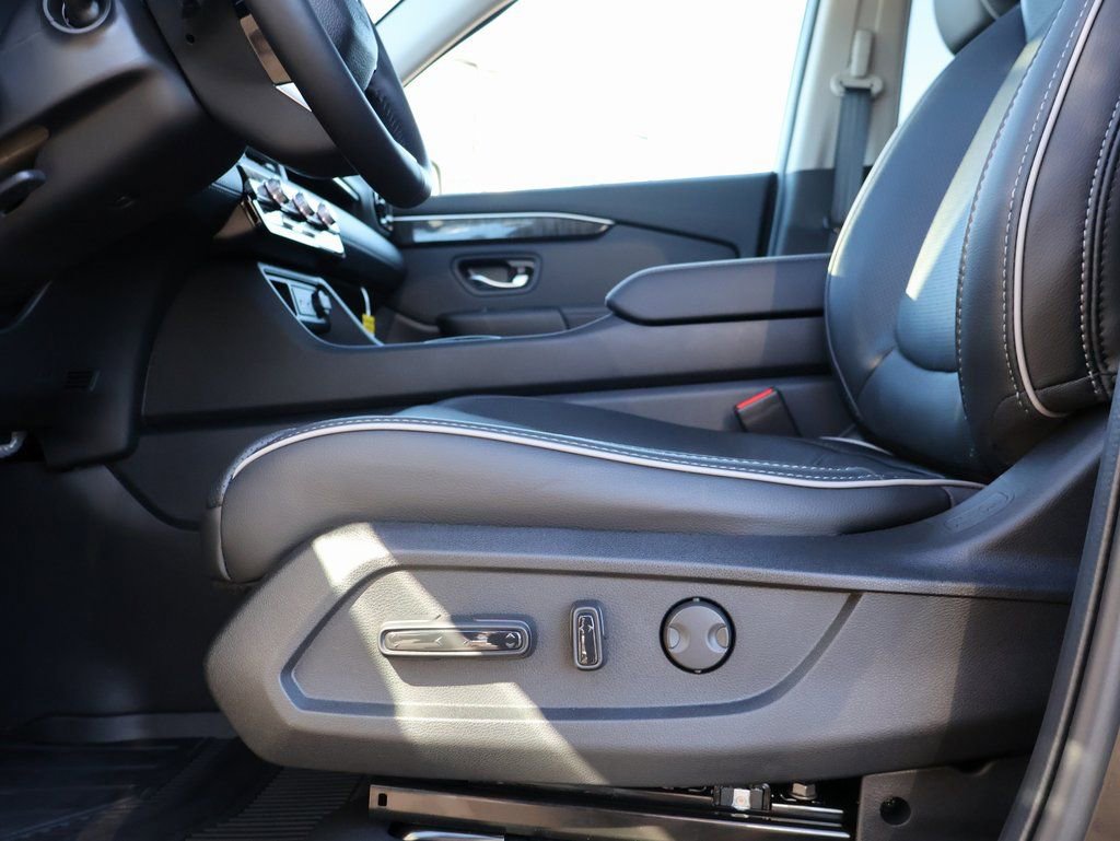 Certified 2025 Honda Pilot Elite image 33