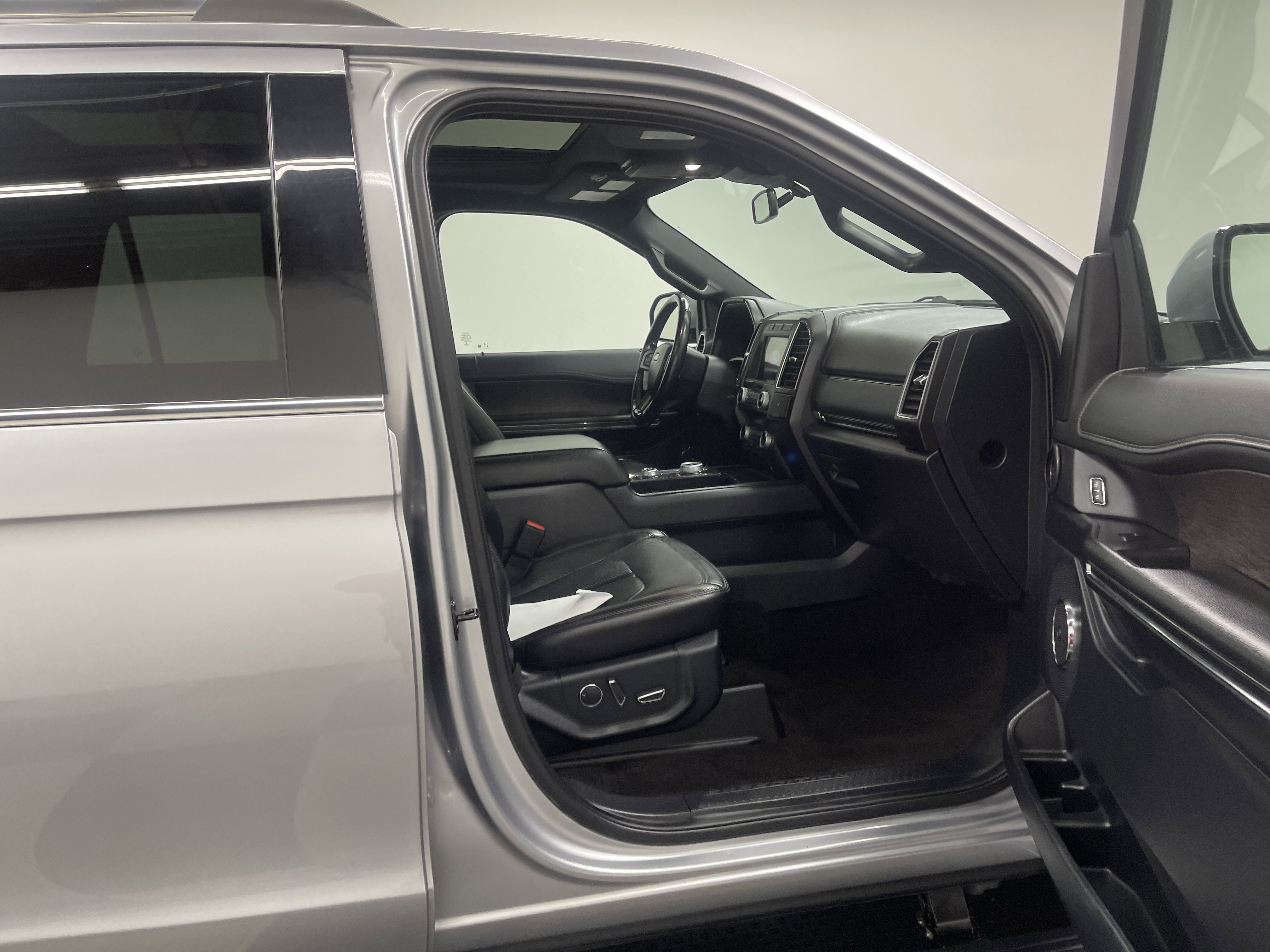 Used 2021 Ford Expedition Max Limited image 26