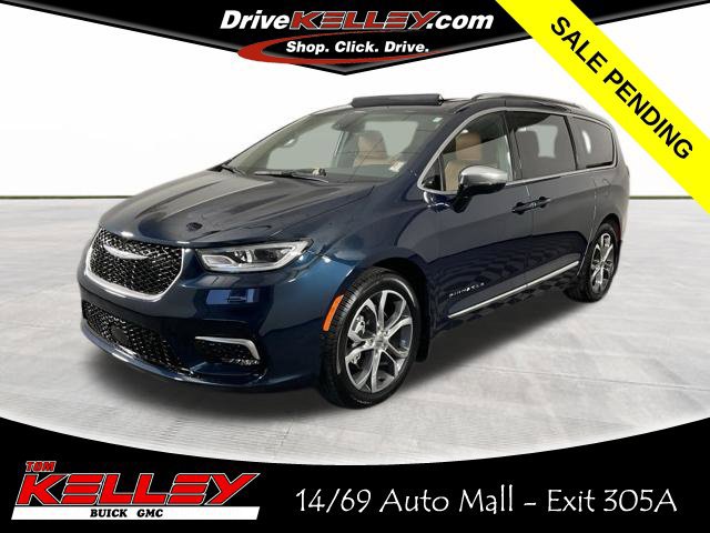 Used 2025 Chrysler Pacifica Pinnacle w/ Trailer Tow Group