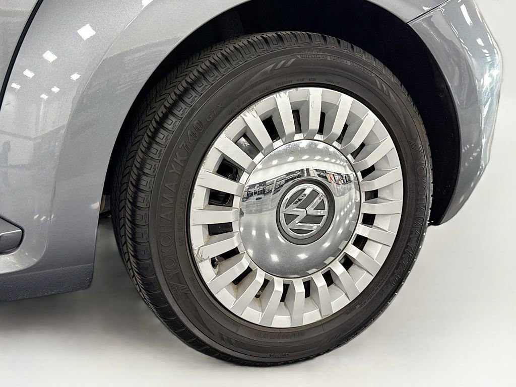 Used 2013 Volkswagen Beetle 2.5 image 33