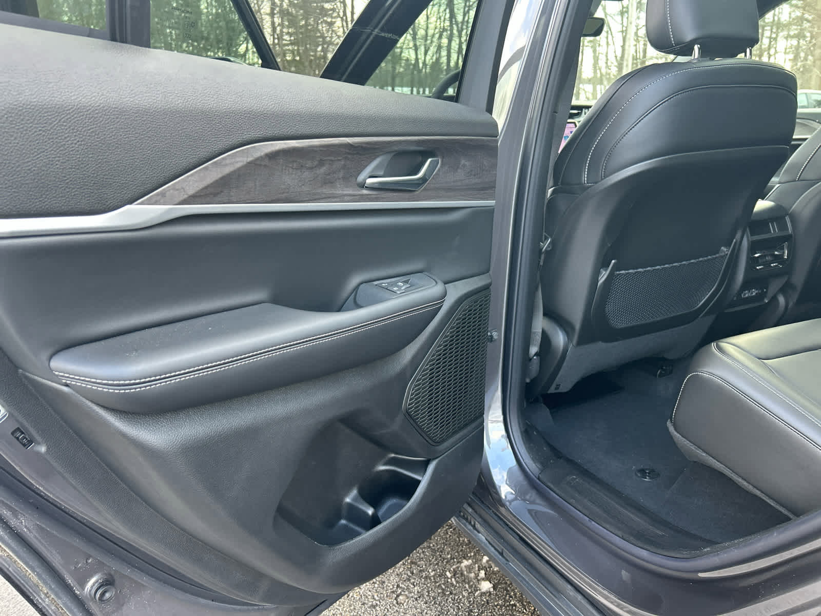 Used 2025 Jeep Grand Cherokee Limited w/ Trailer Tow Package image 34