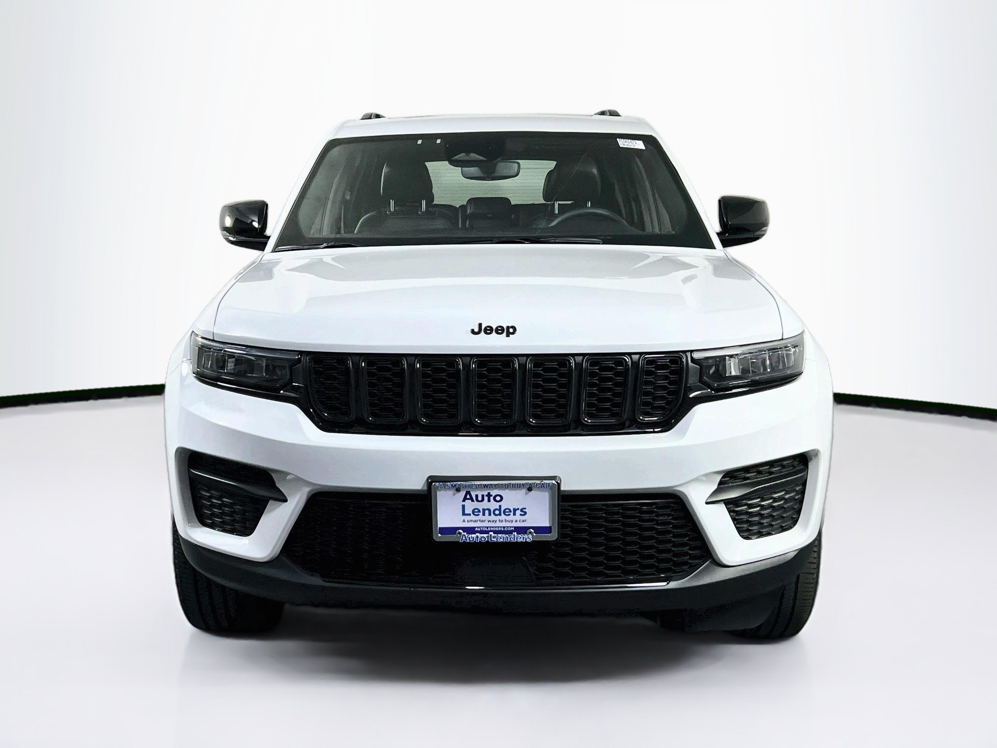 Used 2023 Jeep Grand Cherokee Altitude AWD/4WD image 2