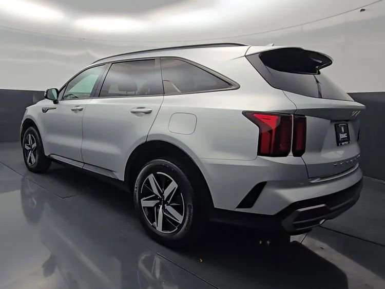 Used 2022 Kia Sorento S w/ Panoramic Sunroof Package FWD image 5