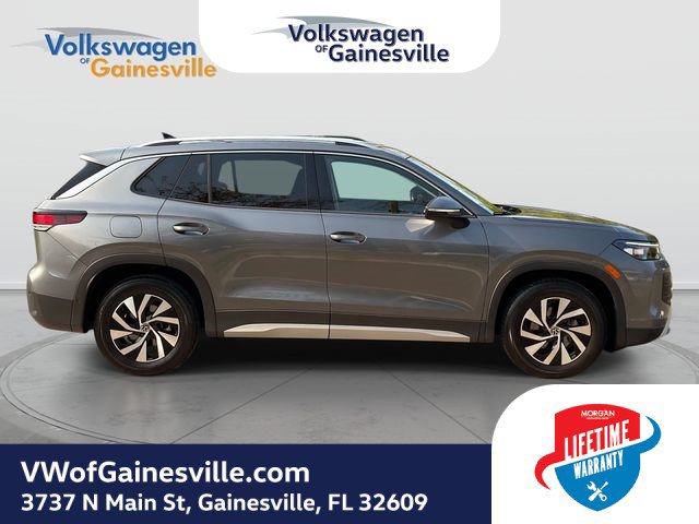 Used 2025 Volkswagen Tiguan S FWD image 2