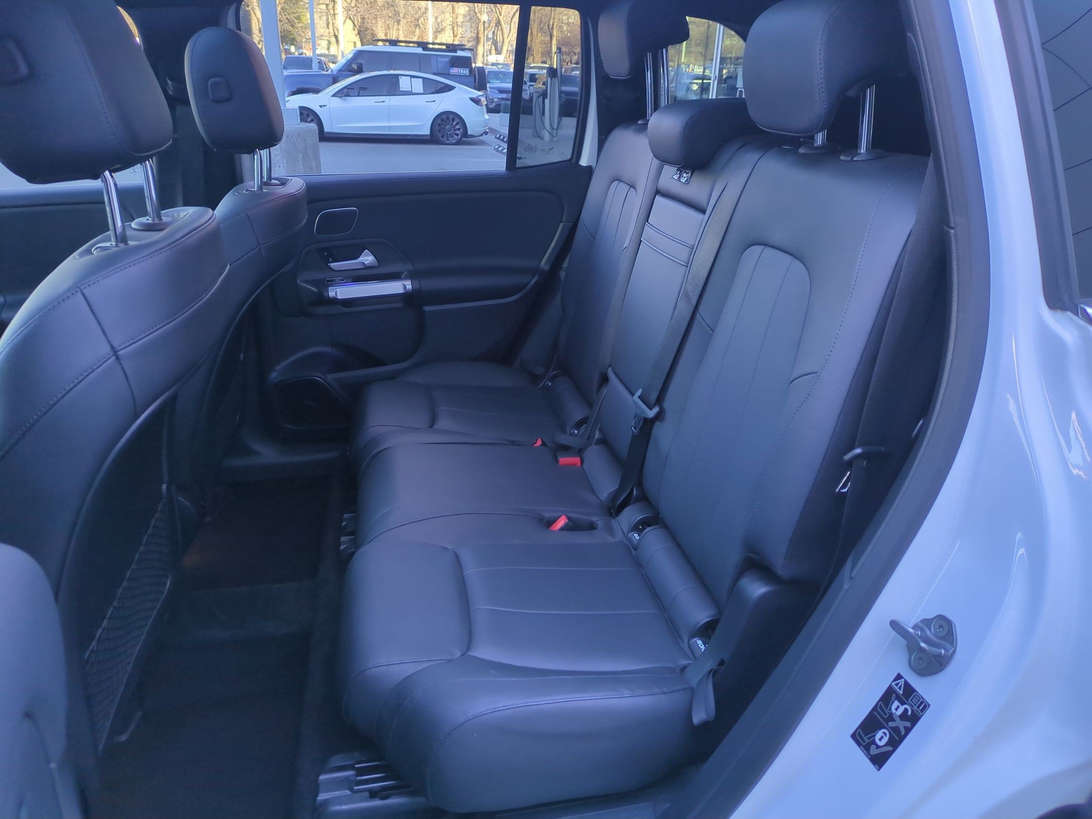 Used 2021 Mercedes-Benz GLB 250 4MATIC image 28