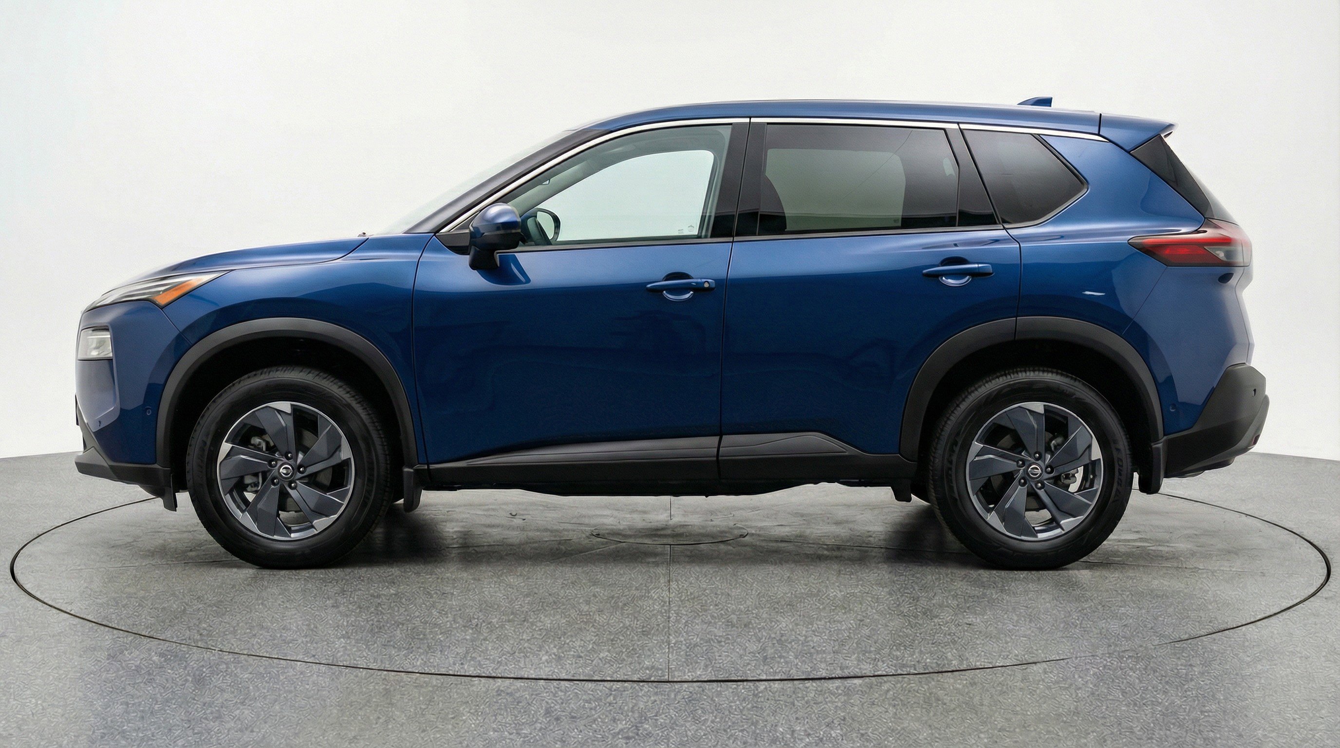 Used 2025 Nissan Rogue SV image 5