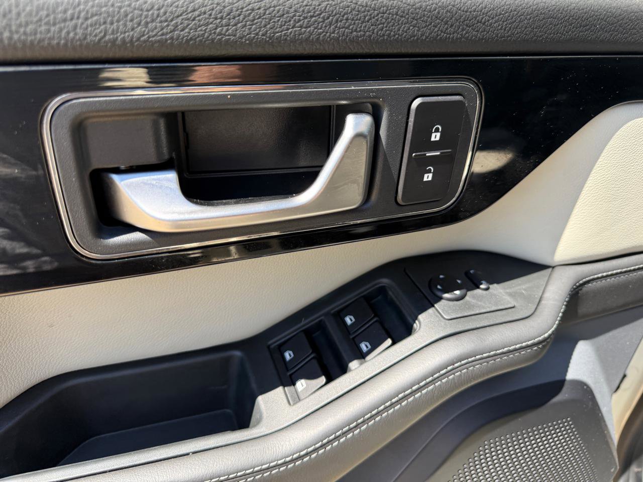 Used 2024 INEOS Grenadier image 12