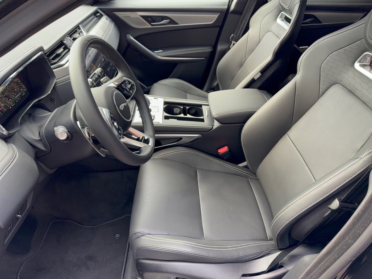 New 2026 Jaguar F-PACE R-Dynamic S AWD/4WD image 5