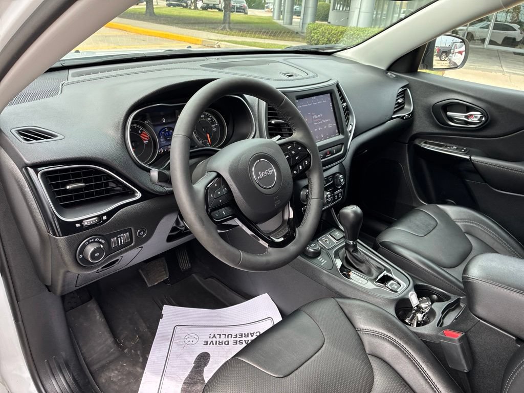 Used 2023 Jeep Cherokee Altitude Lux w/ Mopar Interior Package AWD/4WD image 23