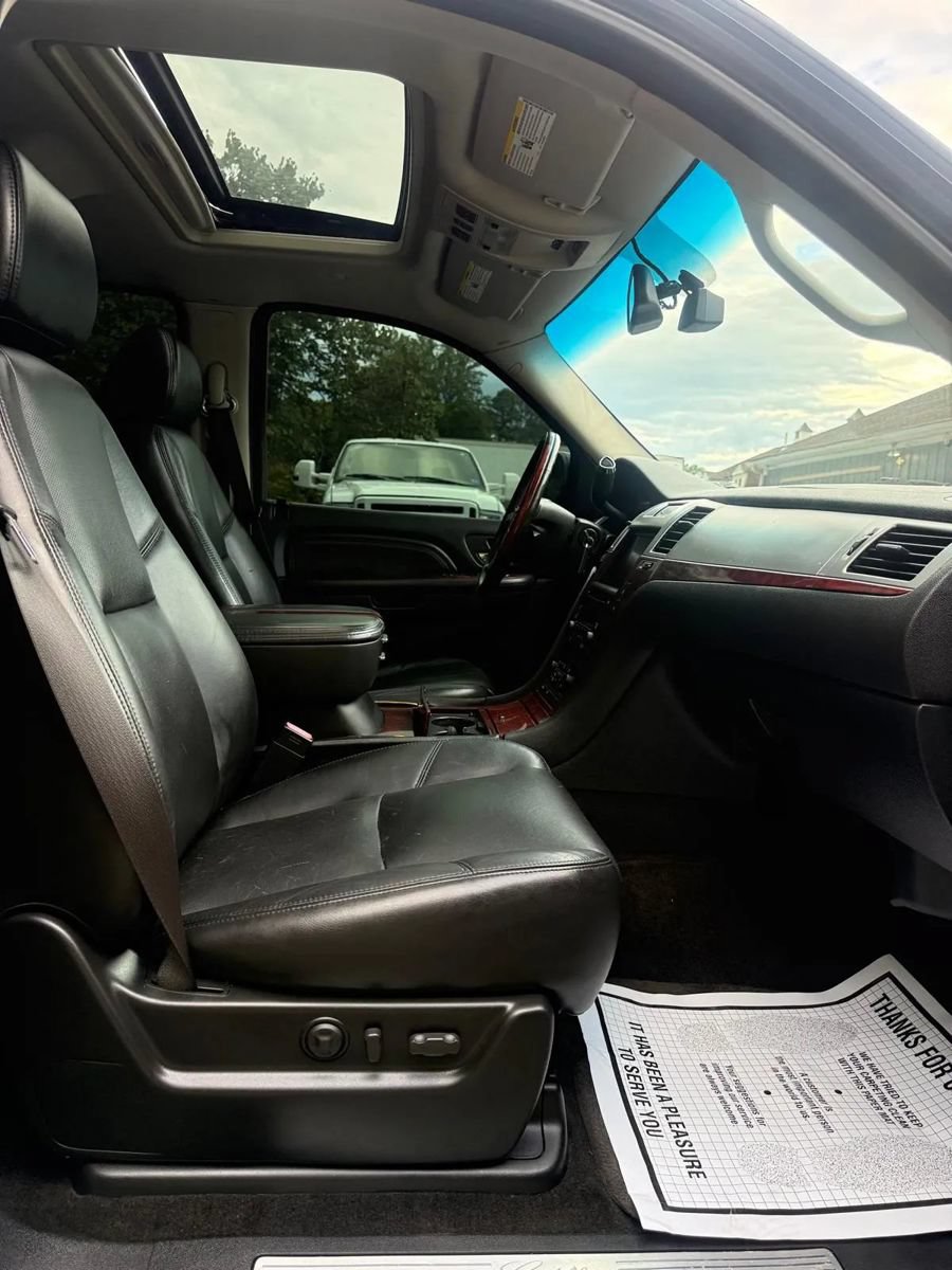 Used 2008 Cadillac Escalade AWD image 18