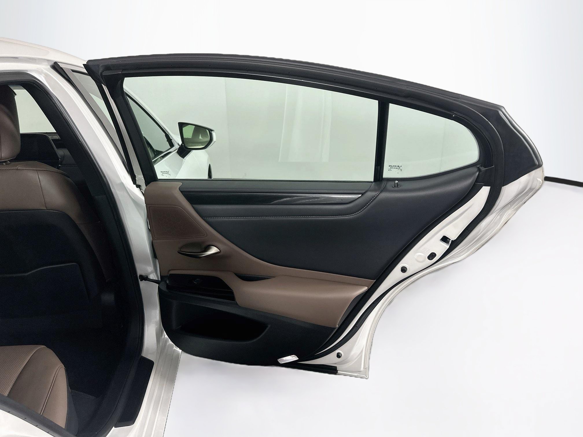 Used 2022 Lexus ES 350 w/ Accessory Package FWD image 29
