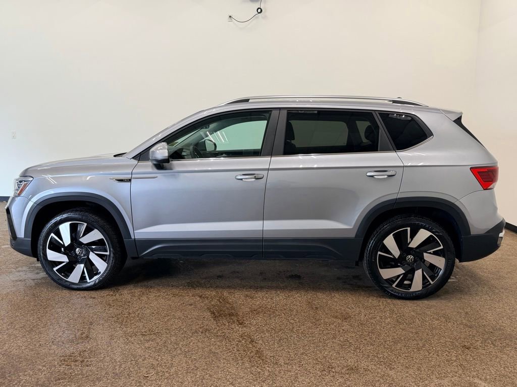 Used 2023 Volkswagen Taos SEL AWD/4WD image 2