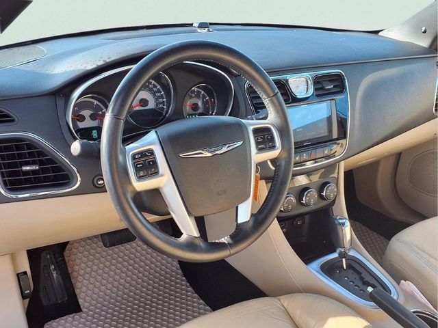 Used 2011 Chrysler 200 Limited FWD image 4