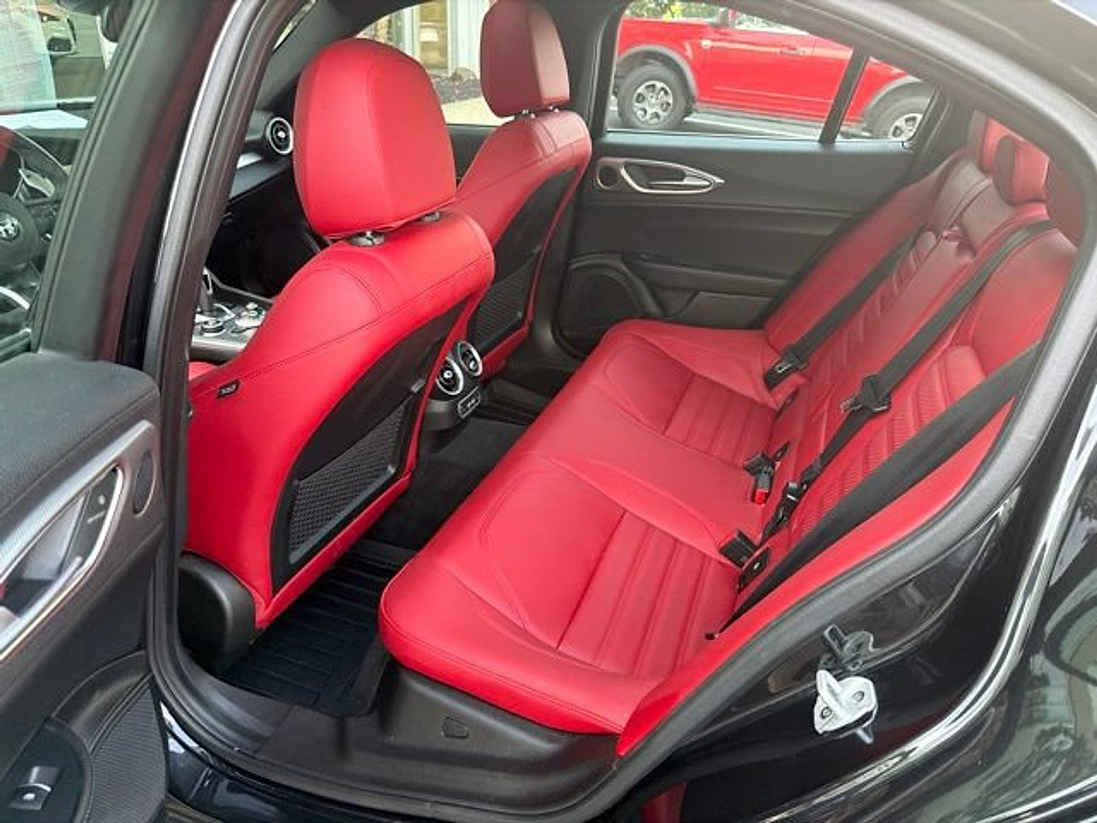 Used 2025 Alfa Romeo Giulia AWD w/ Veloce Package AWD image 26