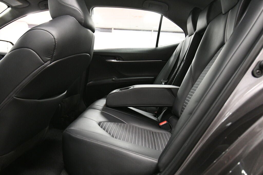 Used 2023 Toyota Camry SE FWD image 19