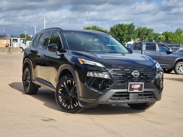 Used 2026 Nissan Rogue Dark Armor FWD image 2