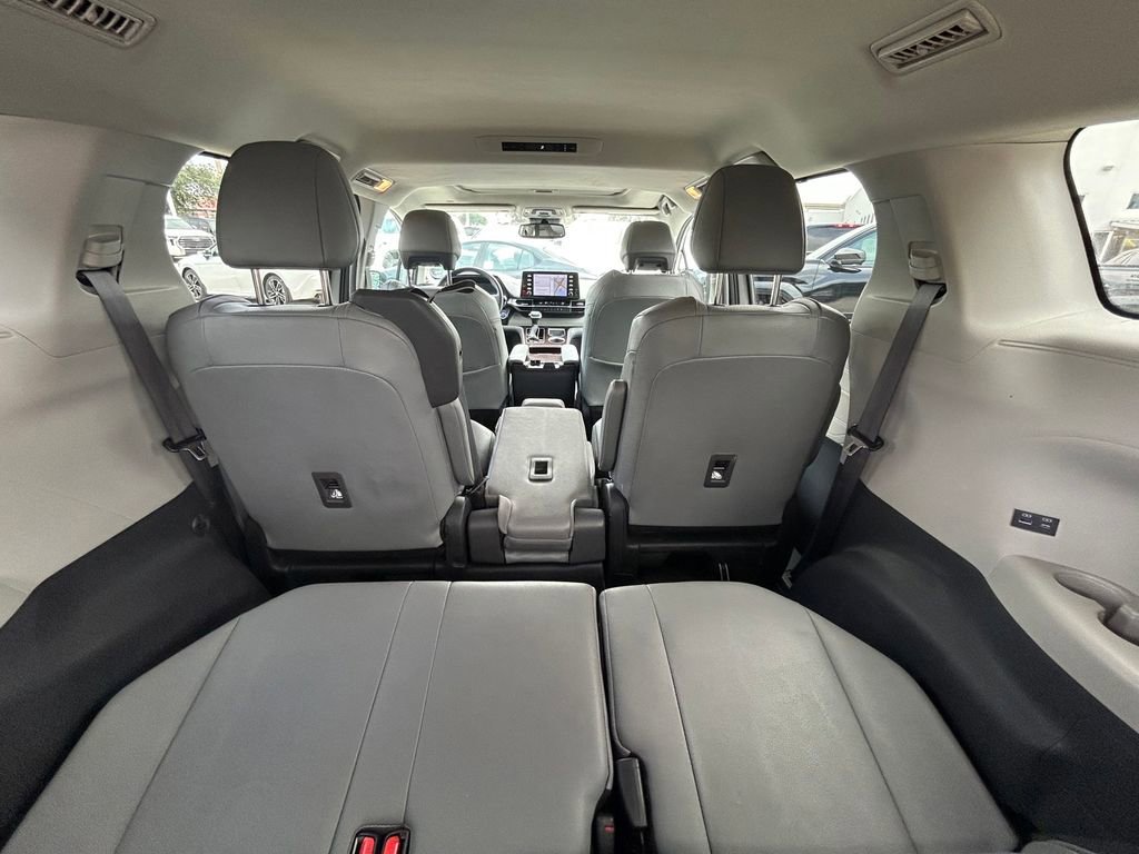 Used 2024 Toyota Sienna XLE w/ XLE Plus Package FWD image 15