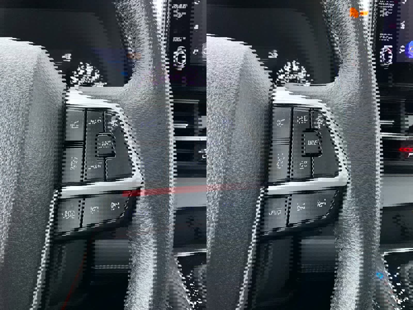 Used 2025 Toyota Sienna XLE image 23