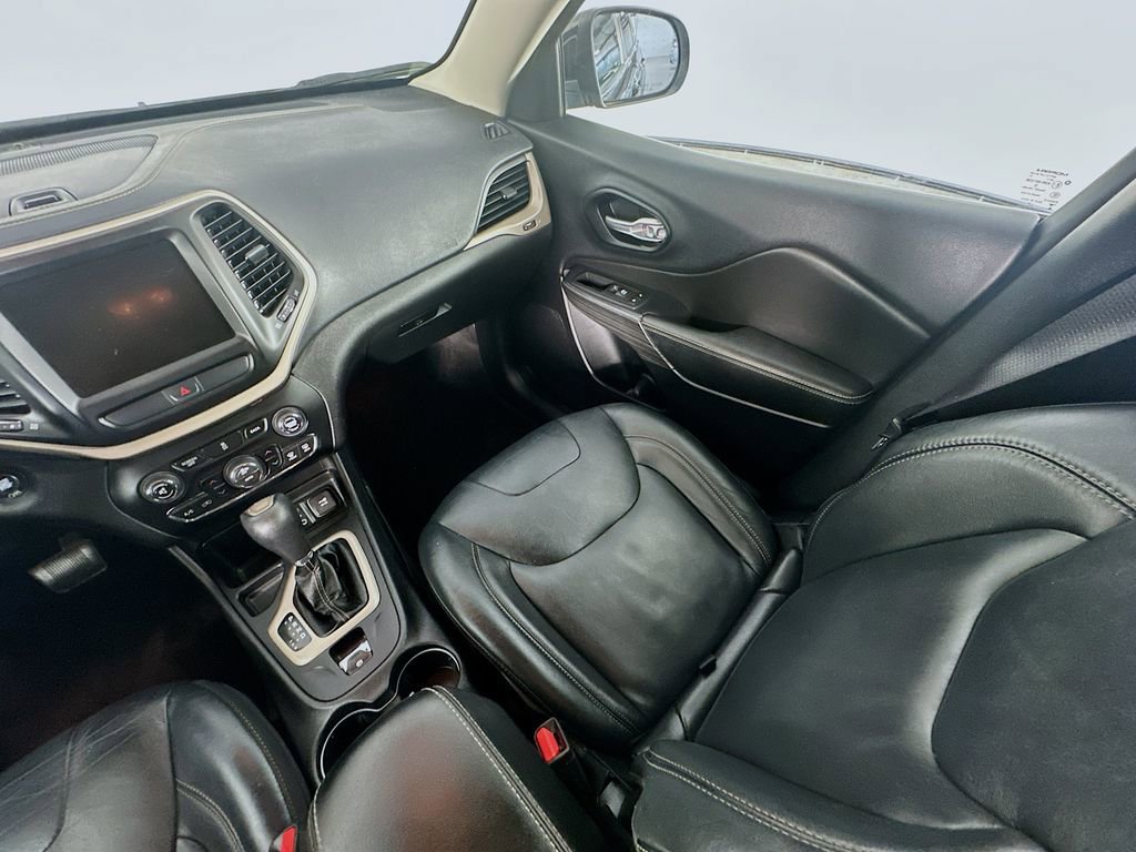 Used 2016 Jeep Cherokee Limited image 11