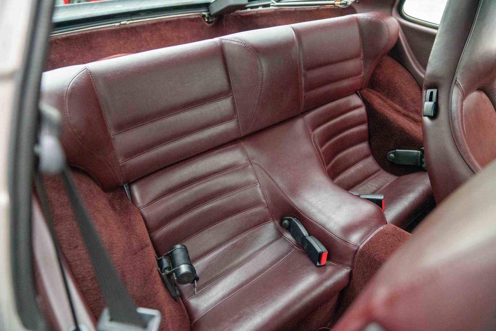 Used 1986 Porsche 944 Turbo RWD image 35