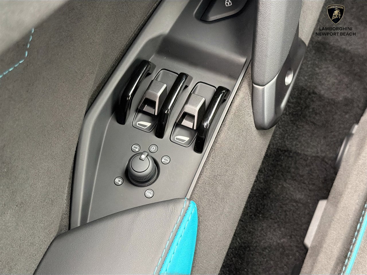 Used 2024 Lamborghini Revuelto AWD/4WD image 18