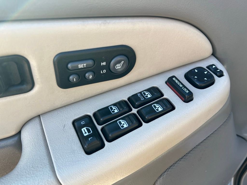 Used 2002 Chevrolet Suburban LT image 15