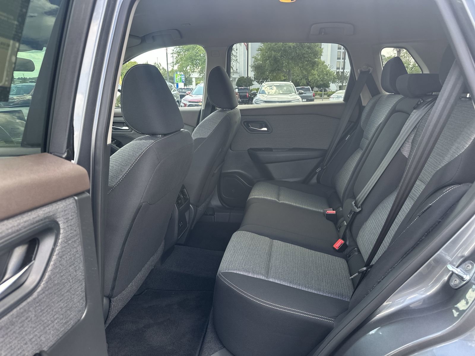 Used 2023 Nissan Rogue SV FWD image 31
