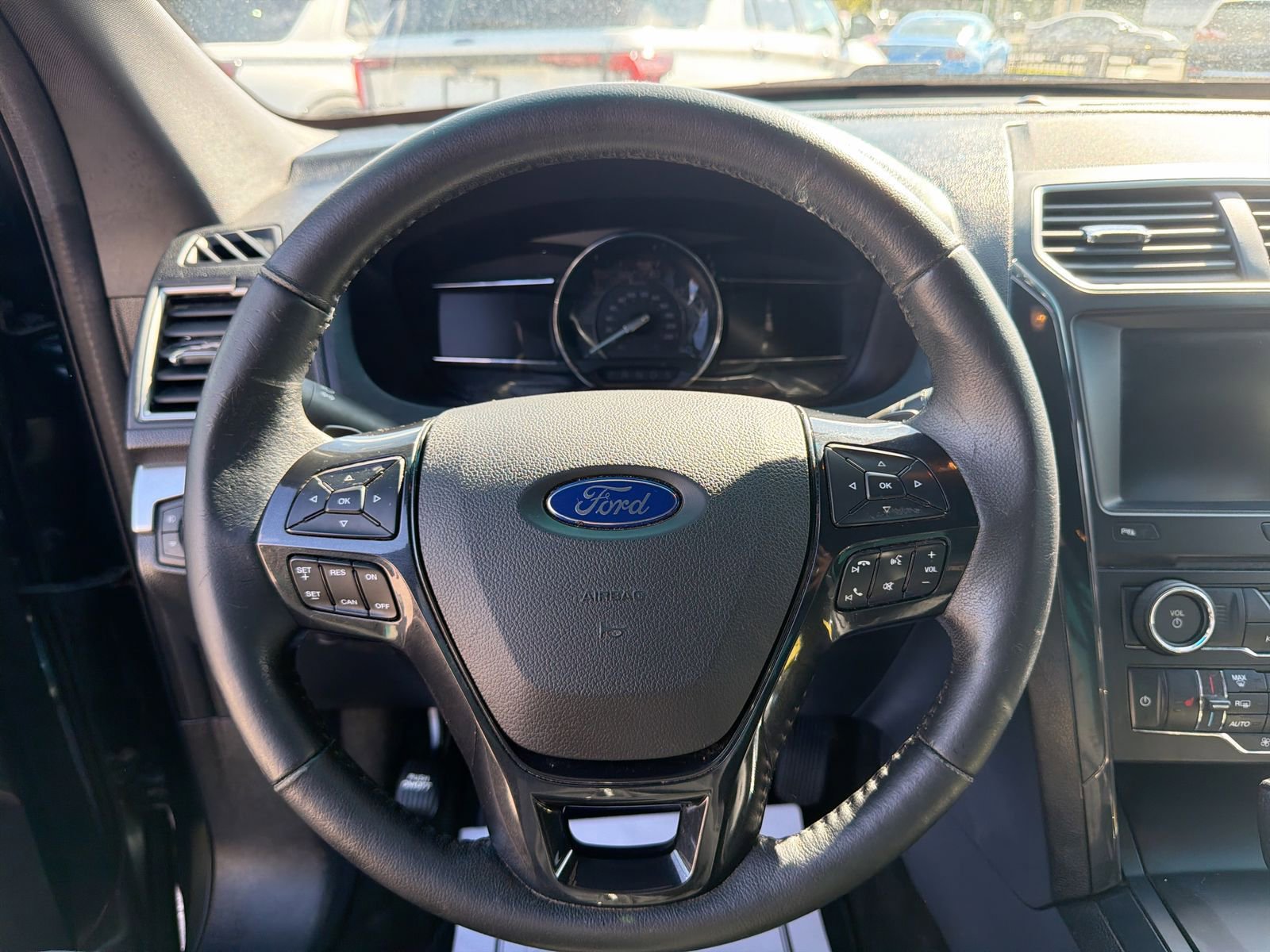 Used 2016 Ford Explorer XLT w/ Equipment Group 202A AWD/4WD image 27