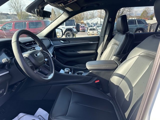 New 2025 Jeep Grand Cherokee L Limited w/ Black Appearance Package image 16