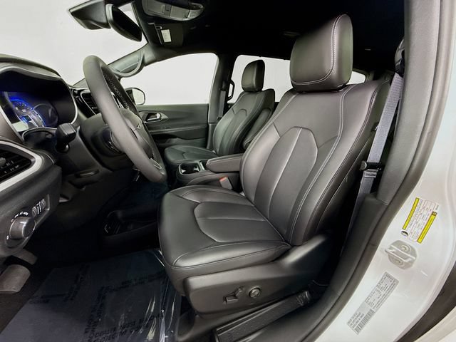 New 2027 Chrysler Pacifica Select FWD image 20