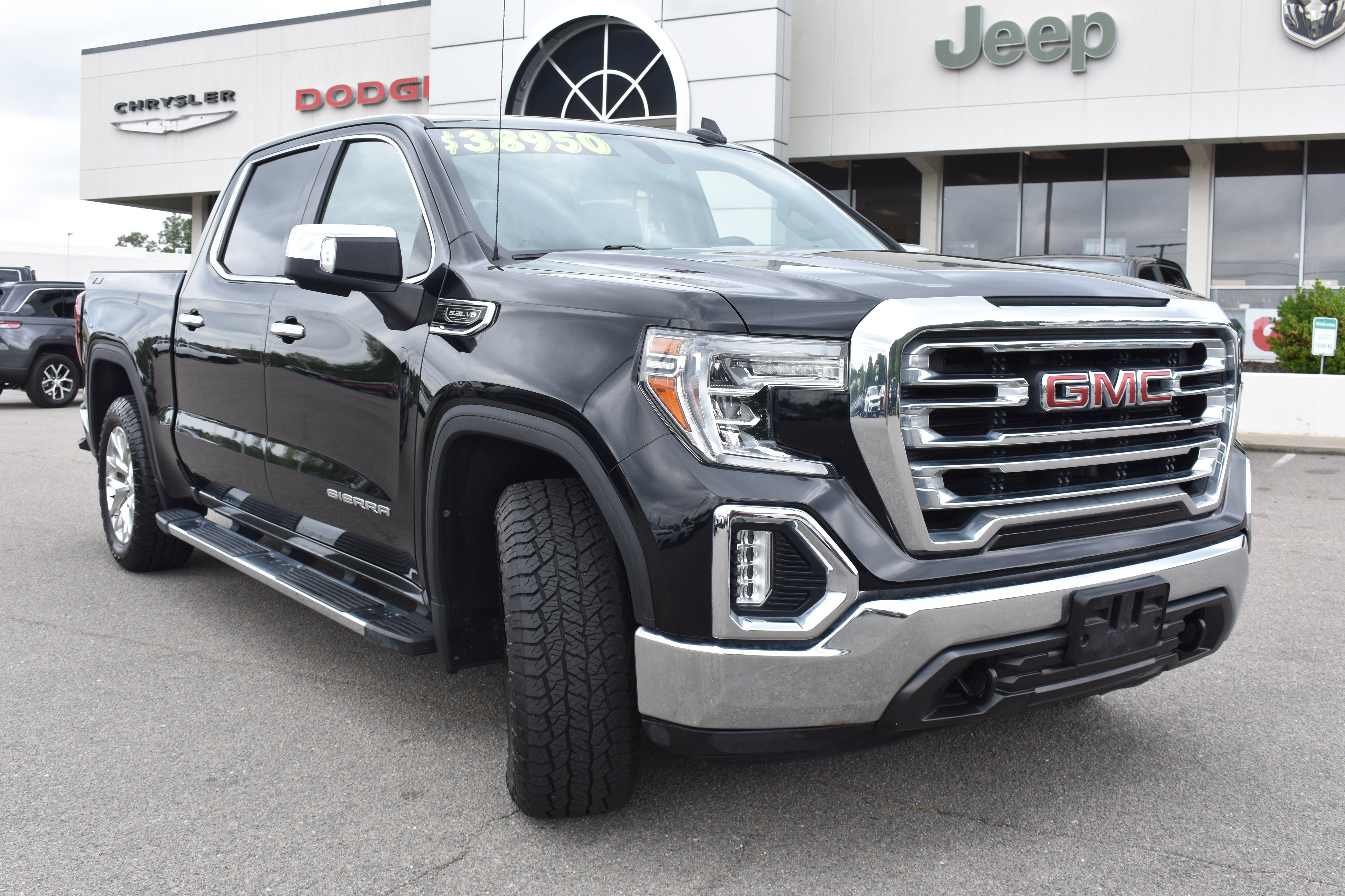 Used 2020 GMC Sierra 1500 SLT w/ SLT Premium Package AWD/4WD image 3